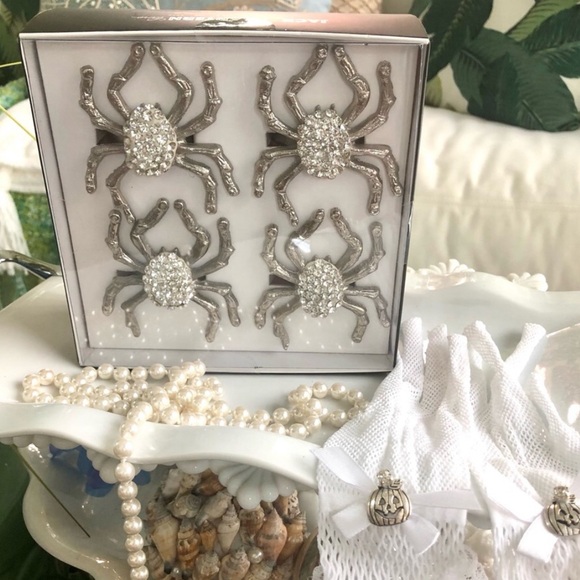 NIB! Gothic Halloween Rhinestone Spider Napkin Rings Set/4 - Picture 1 of 7